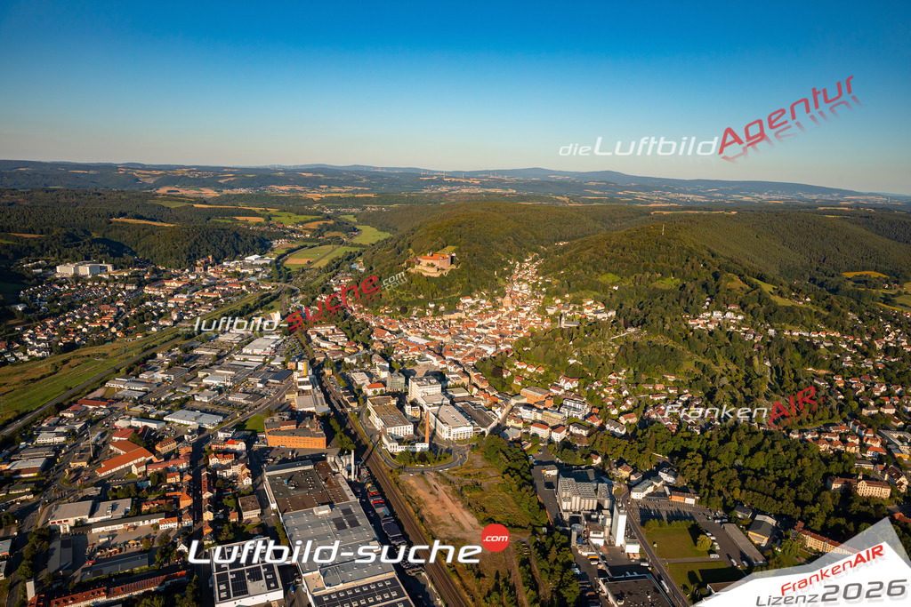 Das Luftbild zeigt :  Kulmbach - Die Luftaufnahme wurde 2024 vom UL-Flugzeug aus erstellt ( keine Drohne ) - Hochauflösende Luftaufnahme - Für grossformatige Ausdrucke geeignet. Die Geschenkidee !Mit Lizenz und Bildrechte bestellbar