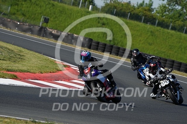 2025_05_12_PBK_16476 | Sportfotografie; SlowMotion; Video; Rennstrecke; Hafeneger; Speer; Racing; RSE; BMW; CBO; Trackday; Motorsportarena; Hockenheimring; Brno; Most; Barcelona; Valencia