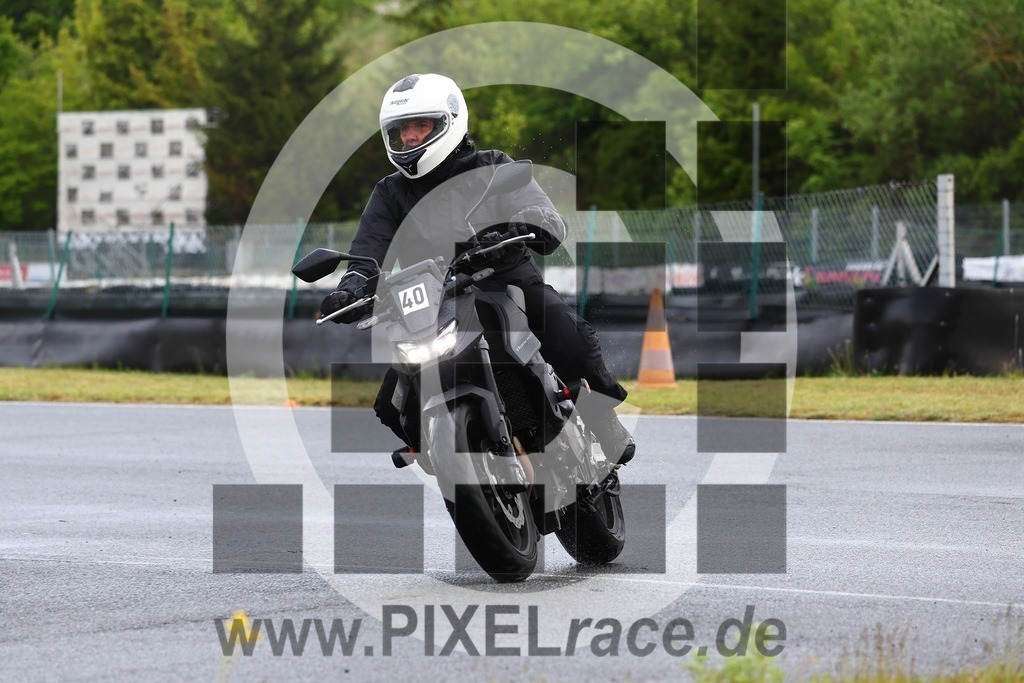 0040-20260512_00734 | Schöne Erinnerungen an spannende Momente - das festzuhalten ist unser Job. PIXELrace.de ist seit 2003 auf den Rennstrecken Europas unterwegs um die Action draußen beim Fahren und die wunderbare Stimmung imm Fahrerlager für euch einzufangen.