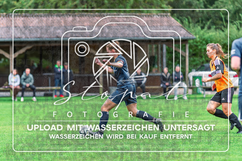 SFBSGF-1021 | Maxime Wachs (SF Bispingen #07) beim Damen Kreisliga HK/CE Spiel zwischen Sportfreunde Bispingen und SG Fulde im Sportplatz Steinbeck/Luhe, Bispingen (Simon Paul Stopat) - Realisiert mit Pictrs.com