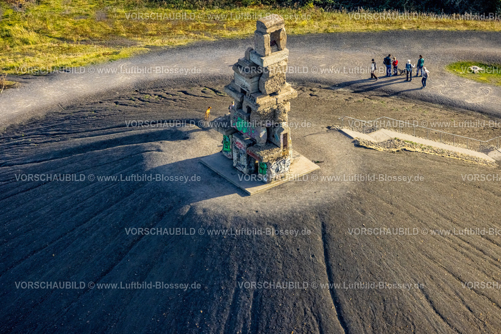Gelsenkirchen221102059suedlich | Luftbild, Halde Rheinelbe mit Himmelstreppe Skulptur, Ückendorf, Gelsenkirchen, Ruhrgebiet, Nordrhein-Westfalen, Deutschland