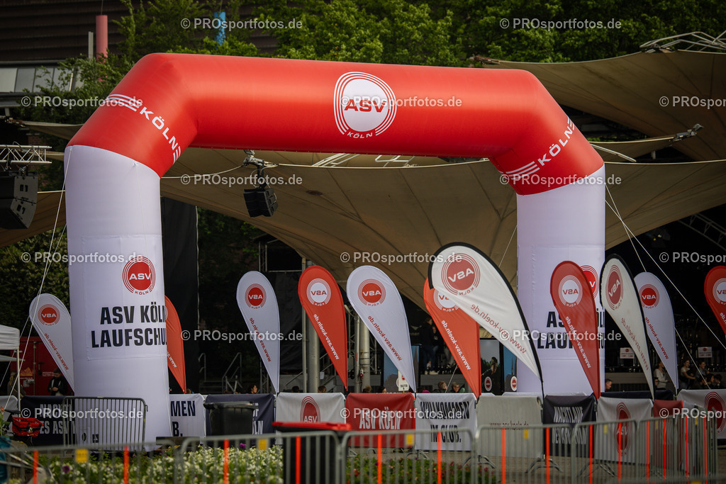 21. ASV Nachtlauf; Koeln, 08.05.24 | Impressionen vom 21. ASV Nachtlauf am 08.05.24 am Tanzbrunnen in Koeln. Foto: BEAUTIFUL SPORTS/Axel Kohring