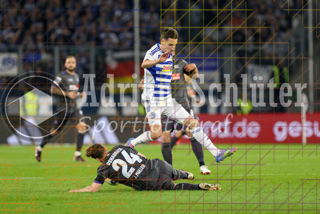 07.04.2026, GER, Fussball, Herren, 3. Liga, Saison 2025/2026, MSV Duisburg - VfL Osnabrück | Conor Noß (MSV Duisburg) und Jannik Müller (Osnabrück) im Kampf um den Ball 