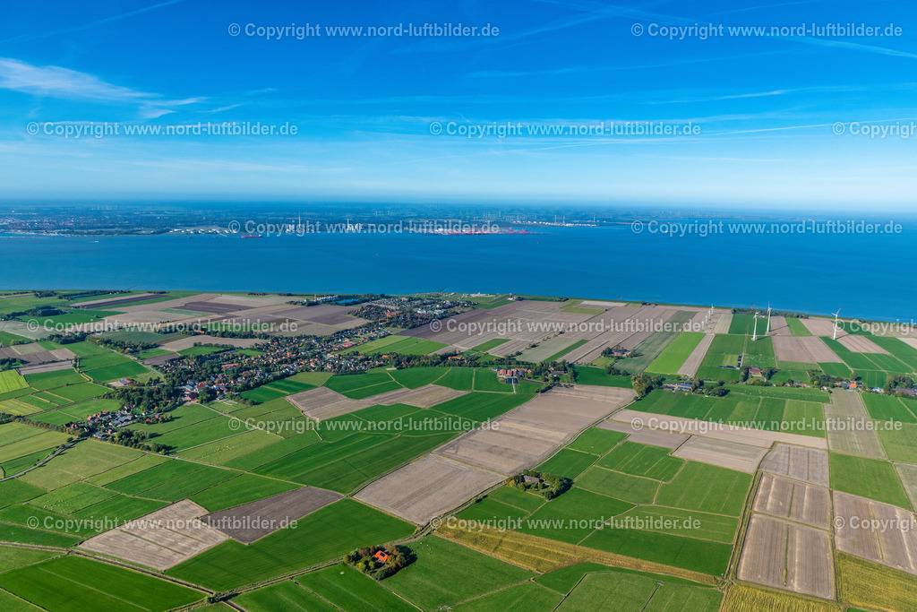 Tossens_ELS_6021091022 | BUTJADINGEN 09.10.2022 Ortsansicht der Straßen und Häuser der Wohngebiete von Tossens in Butjadingen im Bundesland Niedersachsen, Deutschland. // Town view of the streets and houses of the residential areas of Tossens in Butjadingen in the state Lower Saxony, Germany. Foto: Martin Elsen