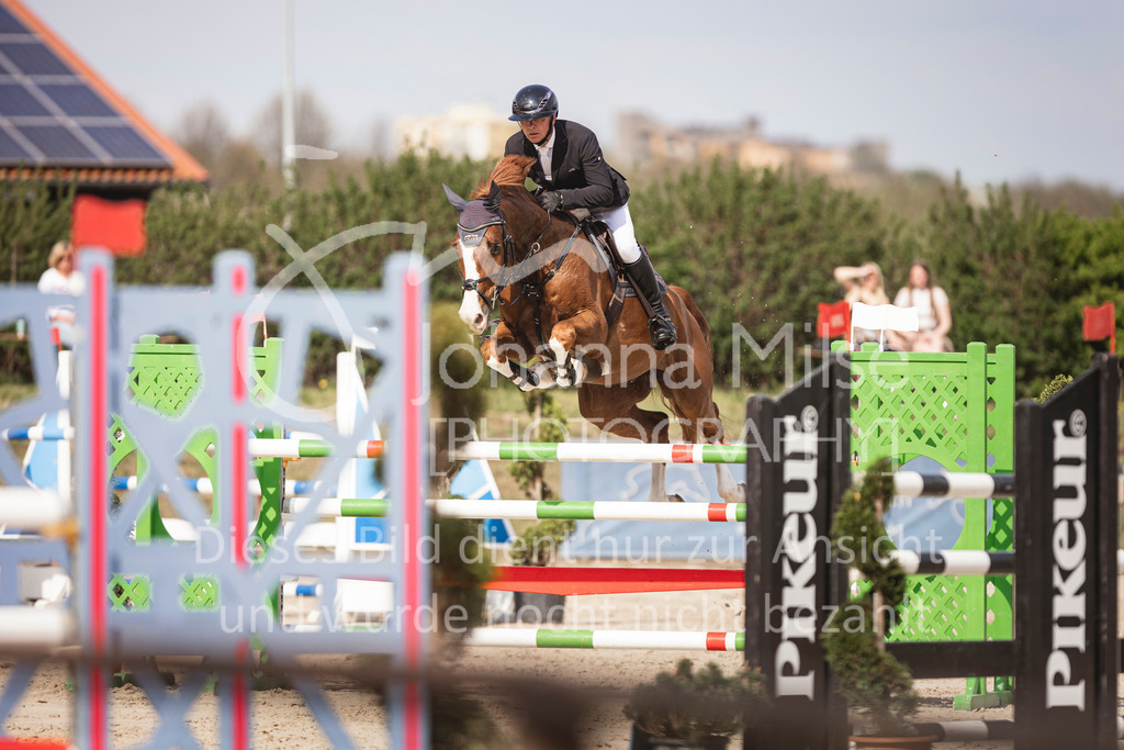 250416_M2-Springen-418 | Deine schönsten Turniermomente als professionelle Fotos! Entdecke hochwertige Pferdesport-Fotografie im Online-Shop. Jetzt Fotos finden & bestellen!