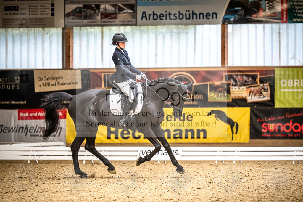 DOS_0393 | Entdecke hochwertige Reitturnierfotos von Foto Oger. Professionell, emotional und authentisch – jetzt Lieblingsmomente im Shop bestellen. - Realisiert mit Pictrs.com