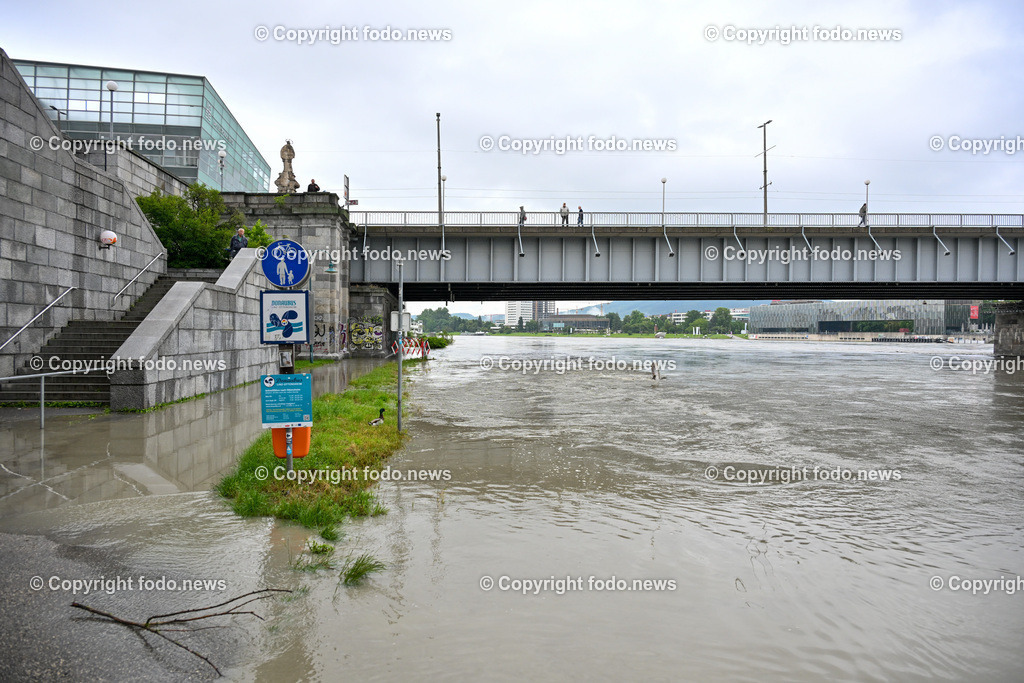 Linz_ Urfahr_ Donau_ Hochwasser_ 04.06.2024-31 | 04.06.2024, Linz, AUT, Urfahr, Hochwasser, im Bild Donau, Donaulaende Linz Urfahr, AEC, Neues Rathaus