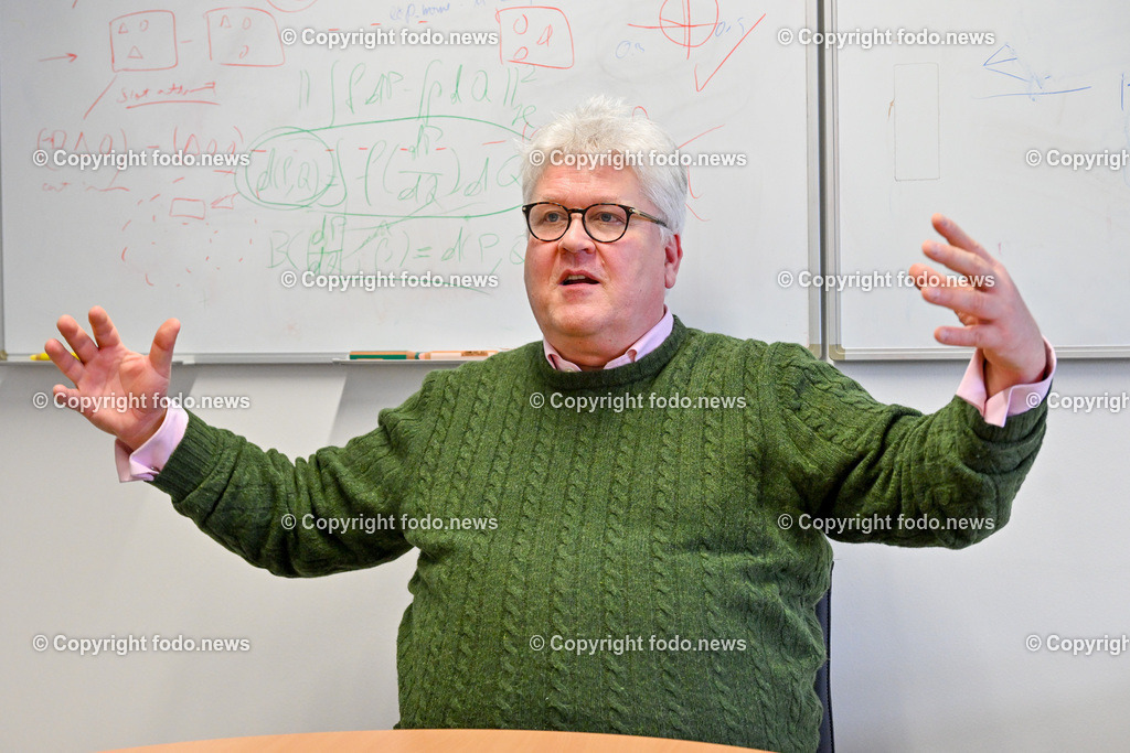 Sepp Hochreiter_ JKU-Institut fuer Machine Learning_ 09.02.2024-25 | 09.02.2024, Johannes Kepler Universitaet Linz, AUT, JKU, Johannes Kepler Universitaet Linz, im Bild Sepp Hochreiter (JKU, Leitung Institut fuer Machine Learning)