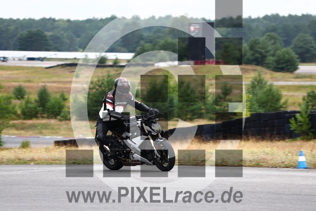 0034-20250713_00459 | Schöne Erinnerungen an spannende Momente - das festzuhalten ist unser Job. PIXELrace.de ist seit 2003 auf den Rennstrecken Europas unterwegs um die Action draußen beim Fahren und die wunderbare Stimmung imm Fahrerlager für euch einzufangen.