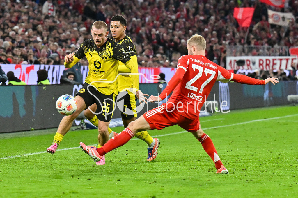 FC Bayern München - Borussia Dortmund | MUNICH, GERMANY - Julian RYERSON (Borussia Dortmund 26) against Konrad LAIMER (FC Bayern Munich 27) during the bundesliga match between FC Bayern Munich vs. Borussia Dortmund on matchday 7 at Allianz Arena on October 18, 2025 in Munich, Germany / DFL REGULATIONS PROHIBIT ANY USE OF PHOTOGRAPHS AS IMAGE SEQUENCES AND/OR QUASI-VIDEO