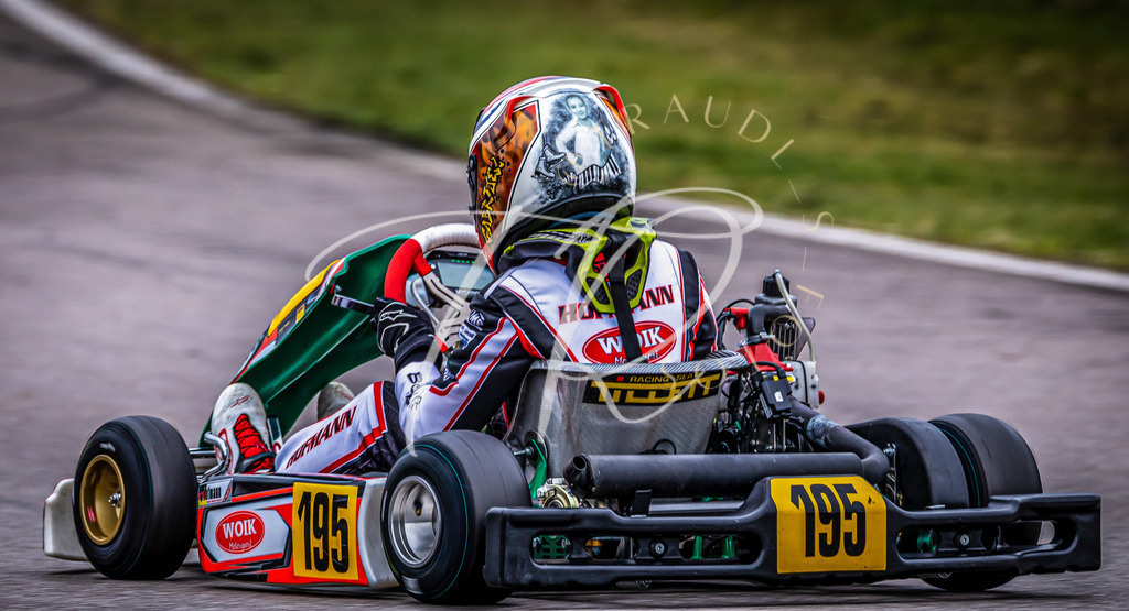 312b5a9776494124b1a32e68b50a8bda | traudl_s_fotos