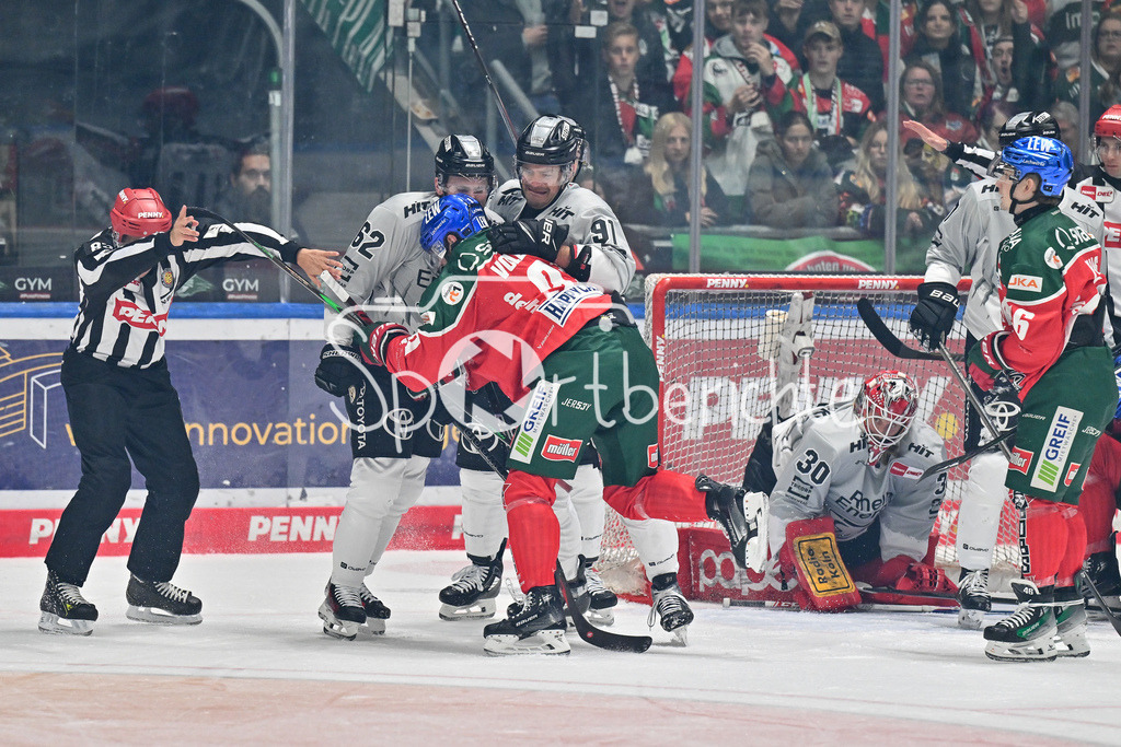 Augsburger Panther - Kölner Haie | im DUell Parker TUOMIE (Koelner Haie #62) / Moritz MUELLER (Koelner Haie #91) und Justin VOLEK (Augsburger Panther #9) / Zweikampf / Kampf / fight / DEL: Augsburger Panther - Kölner Haie, Curt Frenzel Stadion am 29.09.2024