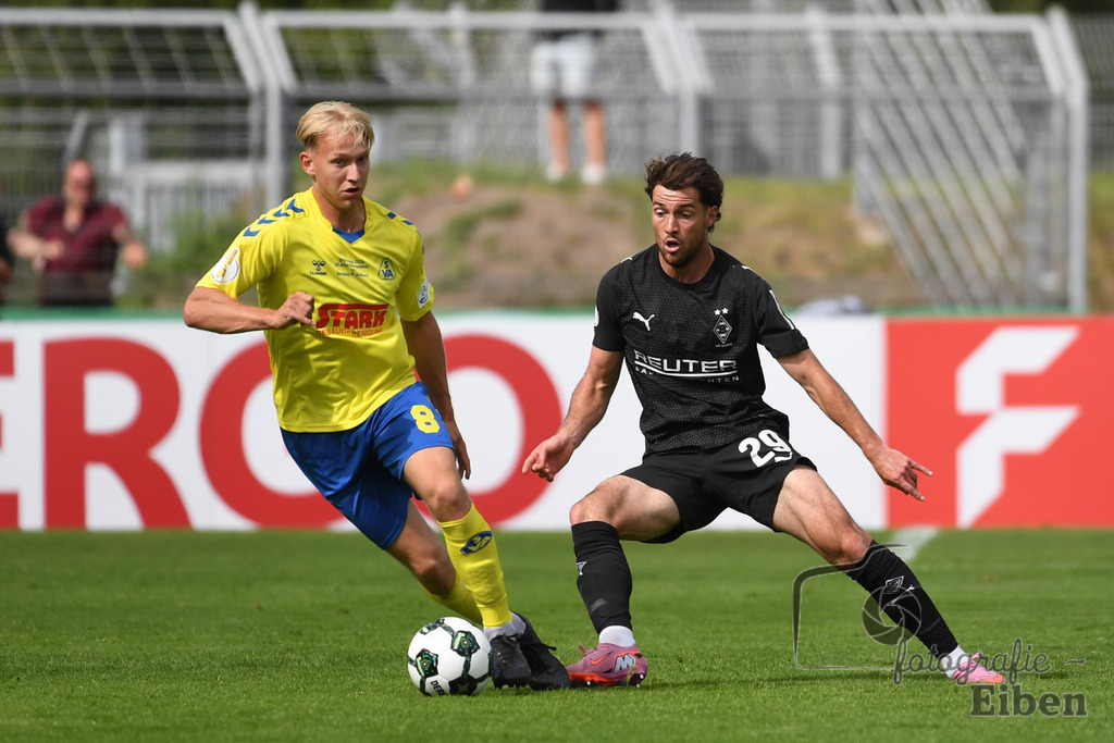 SV Atlas-Delmenhorst-Borussia Mönchengladbach | DFB-Pokal 1. Runde;SV Atlas Delmenhorst (gelb)-Borussia Mönchengladbach (schwarz) am 17.08.2025 in Oldenburg (Marschweg-Stadion), Photo: Philip Eiben 2025 - Realisiert mit Pictrs.com