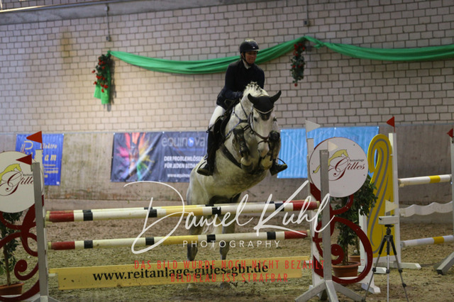 IMG_0912 | Turnierfotos kaufen im Webshop von Daniel Kuhl Photography – entdecke professionelle Reitsportfotos aus Turnieren & Events. Hochwertige Turnierbilder online bestellen & sichern. Jetzt Fotos von Reitsportturnieren kaufen!