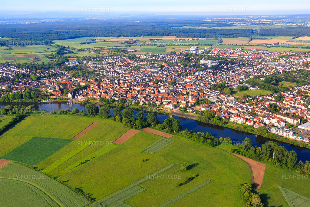 Luftbild: Steinheimer Straße am Mainufer in Seligenstadt im Bundesland Hessen in Deutschland. Foto: IMG_088754.jpg vom 20.05.2016 durch Werner Riehm/FLY-FOTO.de