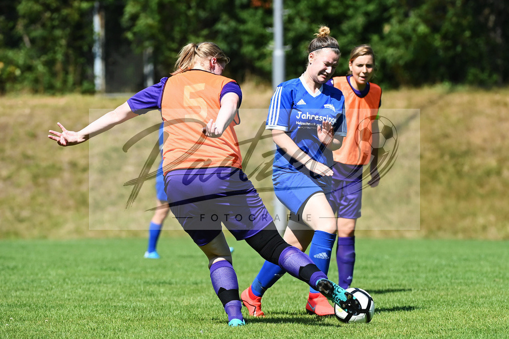 VFBGRE20200816_0025 | Fussball, Frauen:   bei dem Testspiel zwischen VfB Schinkel und TSG 07 Burg Gretesch IV auf der Sportanlage am Zuschlag am 16.08.2020 in Osnabrueck, Deutschland. - Realisiert mit Pictrs.com
