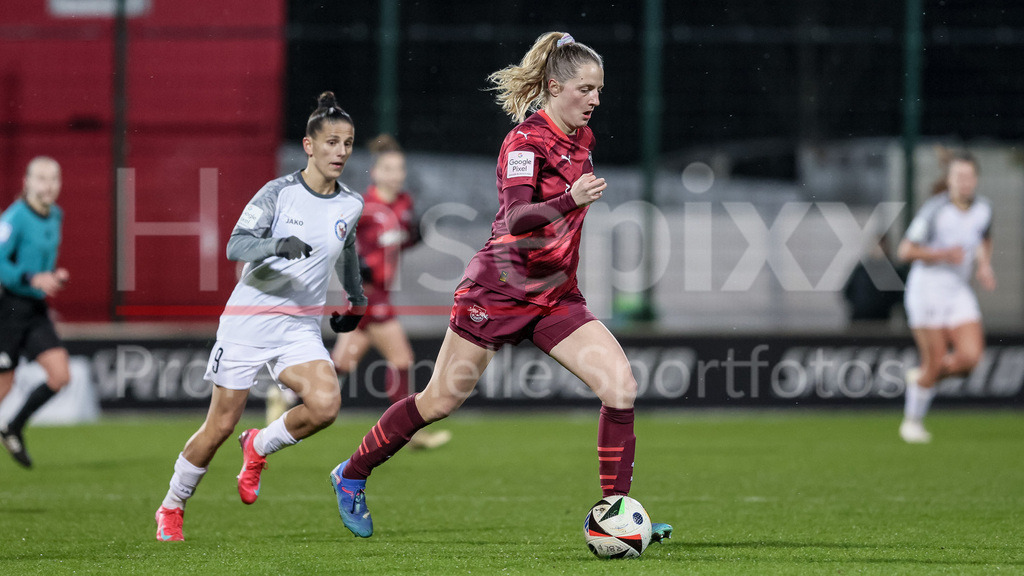Fussball, Google Pixel Frauen-Bundesliga, RB Leipzig - 1. FFC Turbine Potsdam | v.li.: Nina Räcke (RB Leipzig, 4) am Ball, Einzelbild, Ganzkörper, Aktion, Action, Spielszene, DIE DFB-RICHTLINIEN UNTERSAGEN JEGLICHE NUTZUNG VON FOTOS ALS SEQUENZBILDER UND/ODER VIDEOÄHNLICHE FOTOSTRECKEN. DFB REGULATIONS PROHIBIT ANY USE OF PHOTOGRAPHS AS IMAGE SEQUENCES AND/OR QUASI-VIDEO.