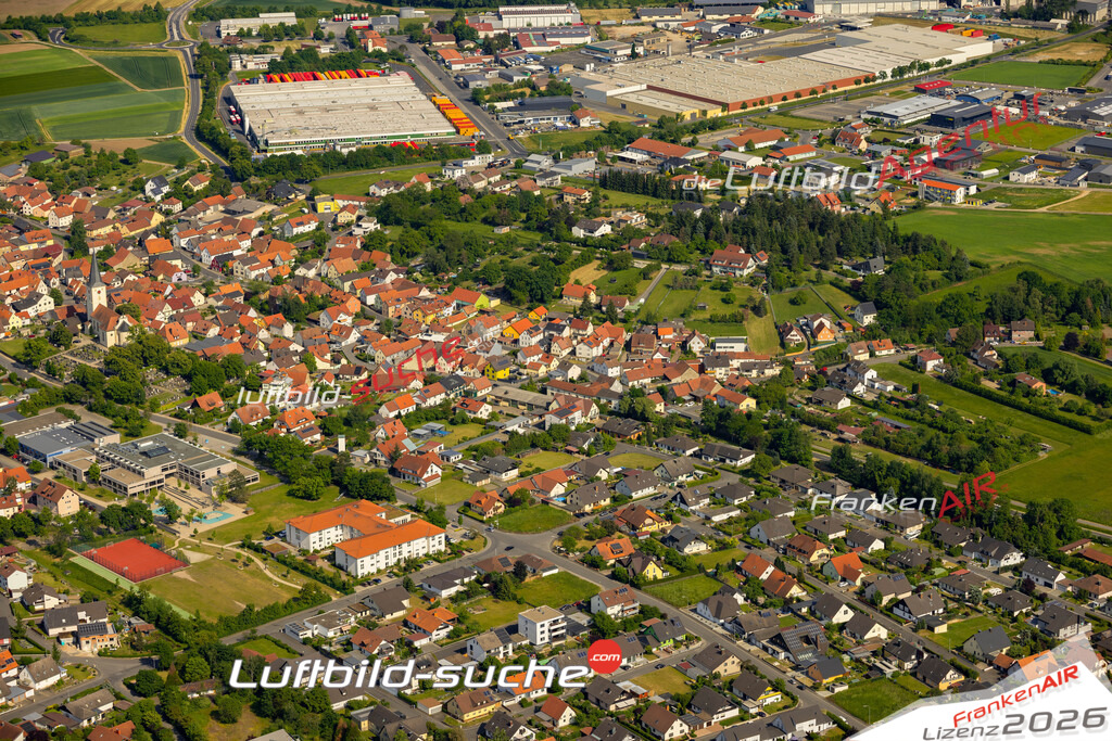 Das Luftbild zeigt  Knetzgau - Die Luftaufnahme wurde 2023 vom UL-Flugzeug aus erstellt ( keine Drohne ) - Hochauflösende Luftaufnahme - Für grossformatige Ausdrucke geeignet. Die Geschenkidee !Mit Lizenz und Bildrechte bestellbar