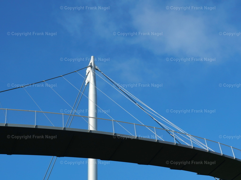 a2-P1070076_Bruecke_Ausschnitt1 | dataxp - Realisiert mit Pictrs.com
