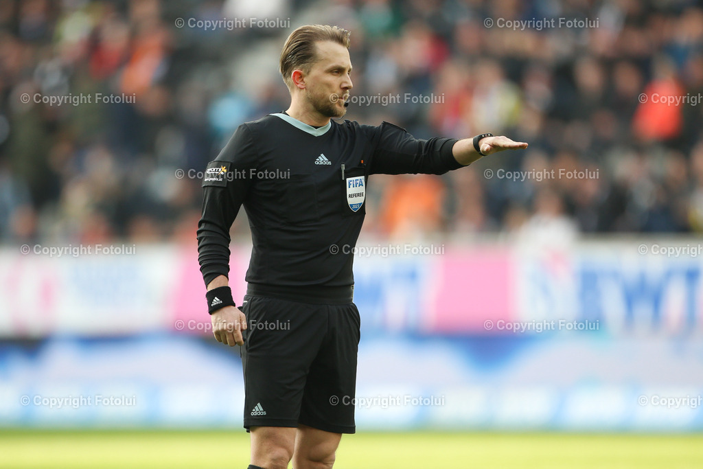 A_LUI_20230409_0020 | SPORT FUSSBALL ADMIRAL BUNDESLIGA 2022/23 LASK VS STURM GRAZ
IM BILD: Julian Weinberger (Schiedsrichter),
FOTO:FOTOLUI/UW