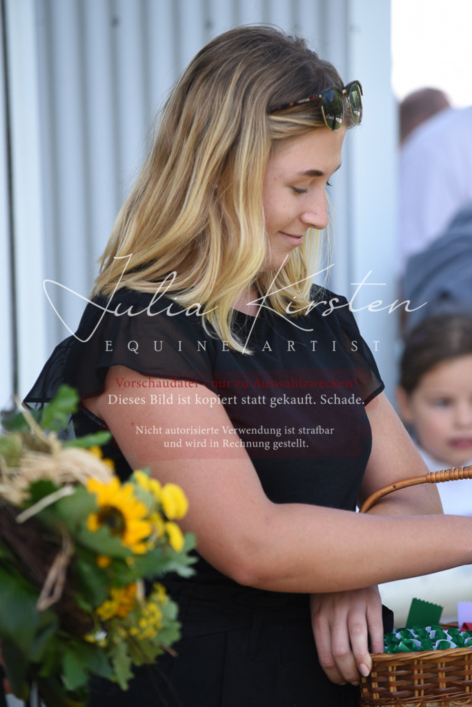 DSC_0111 | Pferde- und Turnierfotografie in Westsachsen. Pferdeportraits, Auftragszeichnungen und intuitive Kunst.