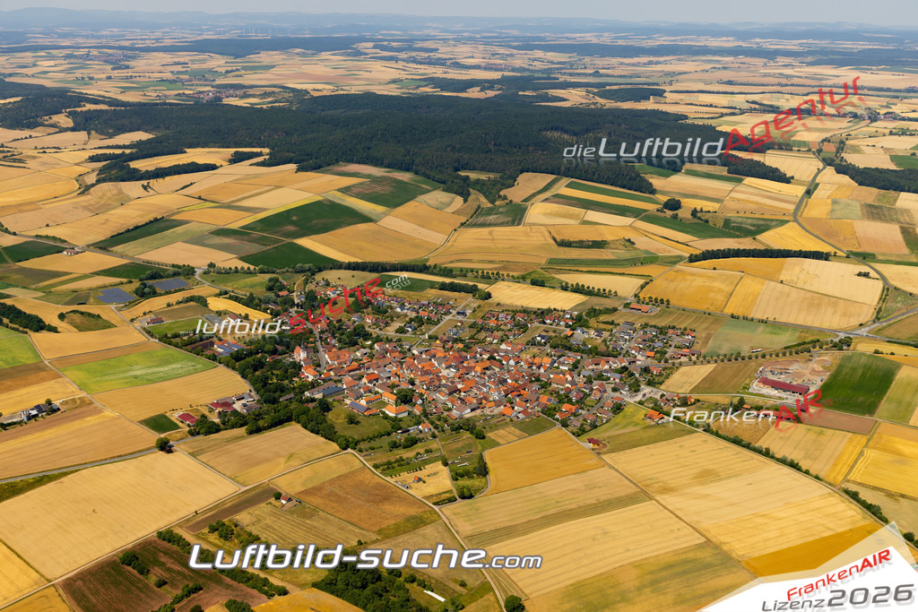 Das Luftbild zeigt :  Trappstadt - Die Luftaufnahme wurde 2023 vom UL-Flugzeug aus erstellt ( keine Drohne ) - Hochauflösende Luftaufnahme - Für grossformatige Ausdrucke geeignet. Die Geschenkidee !Mit Lizenz und Bildrechte bestellbar