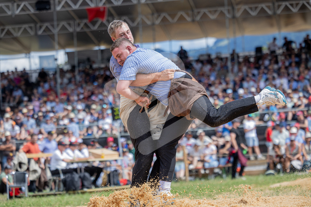 ISAF2026_6G_00037 | Die Schwinger des Schwyzer Kantonalen Schwingerverbandes: Fotos, die Dynamik und Leidenschaft festhalten, sowie emotionale Momente aus dem traditionellen Schwingsport zeigen. - Realisiert mit Pictrs.com