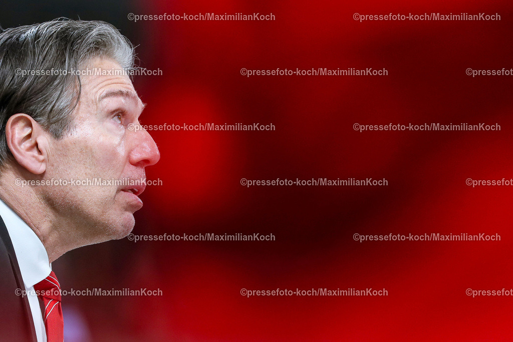 DueDEL25022401082 | 25.02.2024, Düsseldorf, Eishockey, Penny DEL, 49. Spieltag, PSD-BANK Dome, Düsseldorfer EG - Kölner Haie: Headcoach Trainer Uwe Krupp (Kölner Haie)