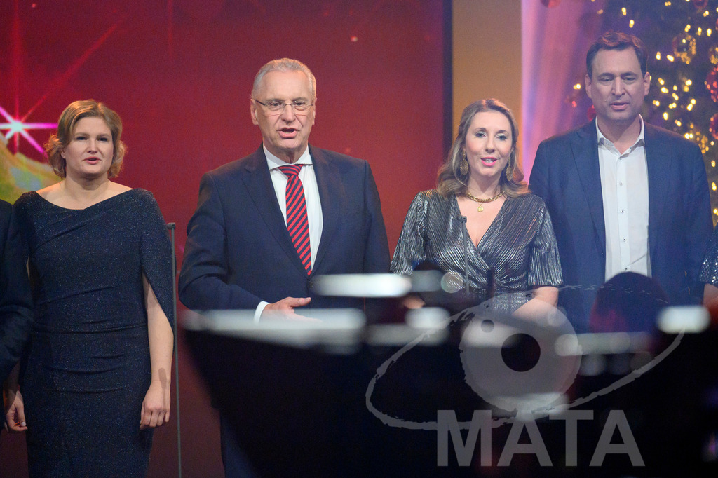 _DWA1702 | Katrin Ebner-Steiner (AFD, MdL), Joachim Herrmann (CSU, Bayerischer Innenminister), Anna Stolz (Freie Wähler , Staatsministerin für Unterricht und Kultus), Georg Eisenreich (CSU, Staatsminister der Justiz)  bei '30 Jahre Sternstunden-Gala 2023' in der Frankenhalle. Nürnberg, 15.12.2023 - Realisiert mit Pictrs.com