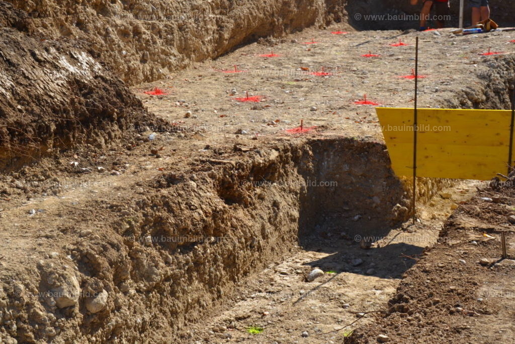 bib-lg02-erdarbeiten-0103 | Nach LV-Leistungsgruppen sortierte Detailfotos über den Bau eines Hauses. Alle Hausbau-Bilder direkt vom Urheber und Autor der Website Haus-Selber-Bauen.com