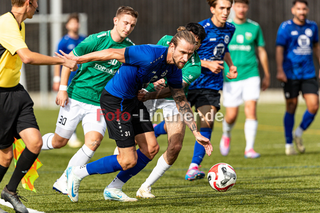 1. FC Penzberg gegen FC Wacker München | Bezirksliga Oberbayern Süd 3, 1. FC Penzberg gegen FC Wacker München, 20241012,Patrick OCHSENDORF (FC Wacker München 31) in Aktion,2024-10-12 in Penzberg (Stadion an der Karl-Wald-Straße), Patrick OCHSENDORF (FC Wacker München 31)Copyright: WolfgangxLindner www.foto-lindner.de