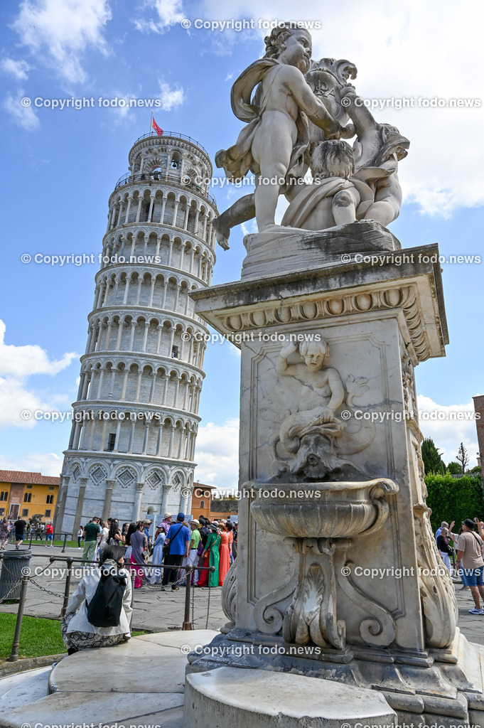 Italien_ Toscana_ Pisa_ 28.05.2024-120 | 28.05.2024, Italien, ITA, Toskana, Pisa im Bild Stadtansichten, Gebäude, Architektur, Touristen, Historisch, Souvenier, Turm, Dom, Piazza, schief


Pisa ist eine Stadt in Italien, gelegen in der Toskana am Arno. Wahrzeichen ist der als Schiefer Turm von Pisa bekannte Campanile des Doms auf der Piazza dei Miracoli im Norden des Stadtzentrums. 
Quelle: Wikipedia
