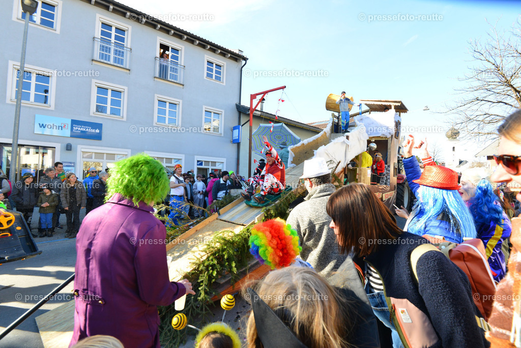 03-news-2023-Feb16-Unsinniger_Fasching_Reutte-nik-WTV_7406 | Info aus dem Bezirk Reutte/Ausserfern Tirol sowie eine umfangreiche Bilddatenbank über die gesamte Region: Lechtal, Talkessel Reutte, Tannheimertal, Zwischentoren. Lech, Plansee, Zugspitze, Grenztunnel, B179, Fernpassstraße, Verkehr, Lawinen, Tradition, - Realisiert mit Pictrs.com