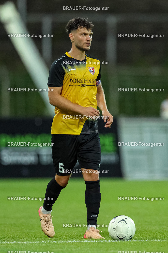 SB_KFCBAU_20250815_5922.JPG -  - KFC Uerdingen - SF Baumberg - Oberliga Niederrhein | Krefeld, Deutschland, 15.08.25: Ole Päffgen (KFC Uerdingen) in Aktion, am Ball, Einzelaktion während des Oberliga Niederrhein Spiels zwischen KFC Uerdingen - SF Baumberg in der Grotenburg Stadion am 15. August 2025 in Krefeld, Deutschland. (Foto von Stefan Brauer/Brauer-Fotoagentur)