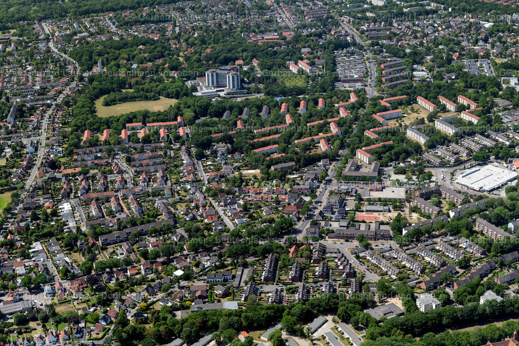 4029576 | BREMEN 01.06.2020 Mischbebauung der Wohngebiets- und Gewerbeansiedlung in Bremen Osterholz in Bremen, Deutschland. // Mixing of residential and commercial settlements in Bremen Osterholz in Bremen, Germany. Foto: Gerhard Launer