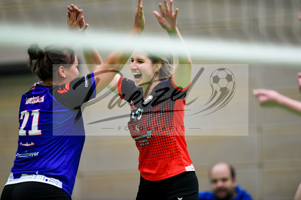 VCOBWA20211106_158 | Volleyball, Frauen:   bei dem Spiel der 3. Liga West zwischen VC Osnabrueck und SV BW Aasee in der Schlosswallhalle am 06.11.2021 in Osnabrueck, Deutschland. - Realisiert mit Pictrs.com