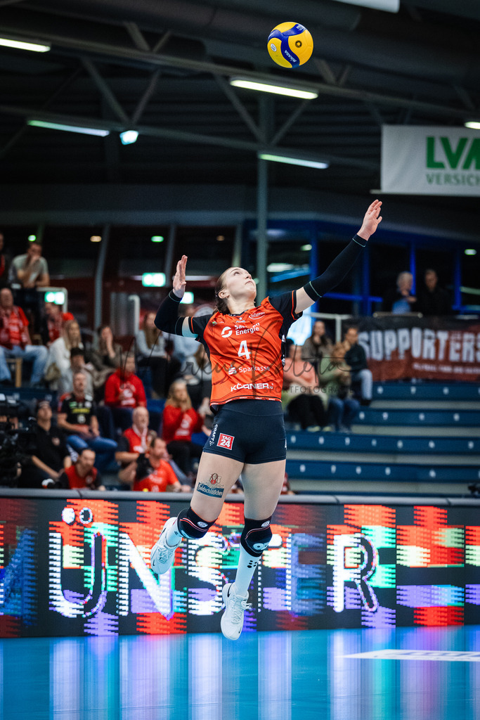 Volleyball, 1. Bundesliga Frauen, Hauptrunde, 8. Spieltag, Saison 2025/2026: USC Münster - Dresdner SC | 1. Bundesliga Frauen, Hauptrunde, 8. Spieltag, Saison 2025/2026, USC Münster empfängt Dresdner SC in der Sporthalle Berg Fidel in Münster. Foto: sportfotografie.ms | Markus Paletta - Realisiert mit Pictrs.com