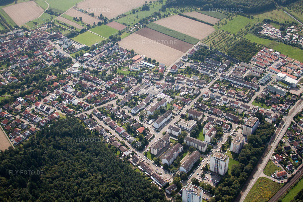 Luftbild: Kiefernweg im Ortsteil Büchig in Stutensee im Bundesland Baden-Württemberg in Deutschland. Foto: IMG_33446.jpg vom 05.09.2010 durch Werner Riehm/FLY-FOTO.de