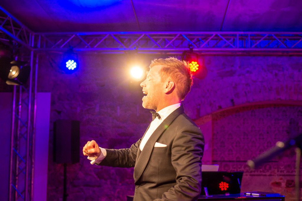 Tom Gaebel & His Trio | Tom Gaebel & His Trio im Forte Belvedere Leisnig zum Festival Hallo Leisnig 2022. - Realisiert mit Pictrs.com