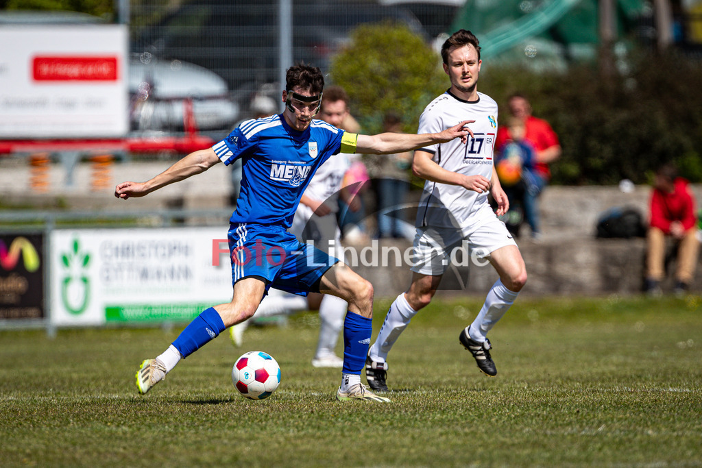 SG Hungerbach vs SV Eurasburg-Beuerberg | Meisterrunde Kreisklasse Gruppe C, SG Hungerbach vs SV Eurasburg-Beuerberg, 20240427,
Valentin SEELBACH (SVEB 8) in Aktion,
2024-04-27 in Oberhasuen (Sportplatz Oberhasuen)
8 Valentin SEELBACH (SVEB 8), 8 Dominik REINDL (SGH 8)
Copyright: WolfgangxLindner www.foto-lindner.de