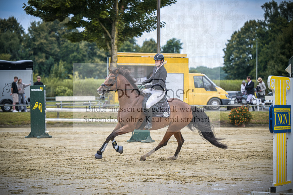DOS_2343 | Entdecke hochwertige Reitturnierfotos von Foto Oger. Professionell, emotional und authentisch – jetzt Lieblingsmomente im Shop bestellen.Deutschlandweite Turnierfotografie. - Realisiert mit Pictrs.com