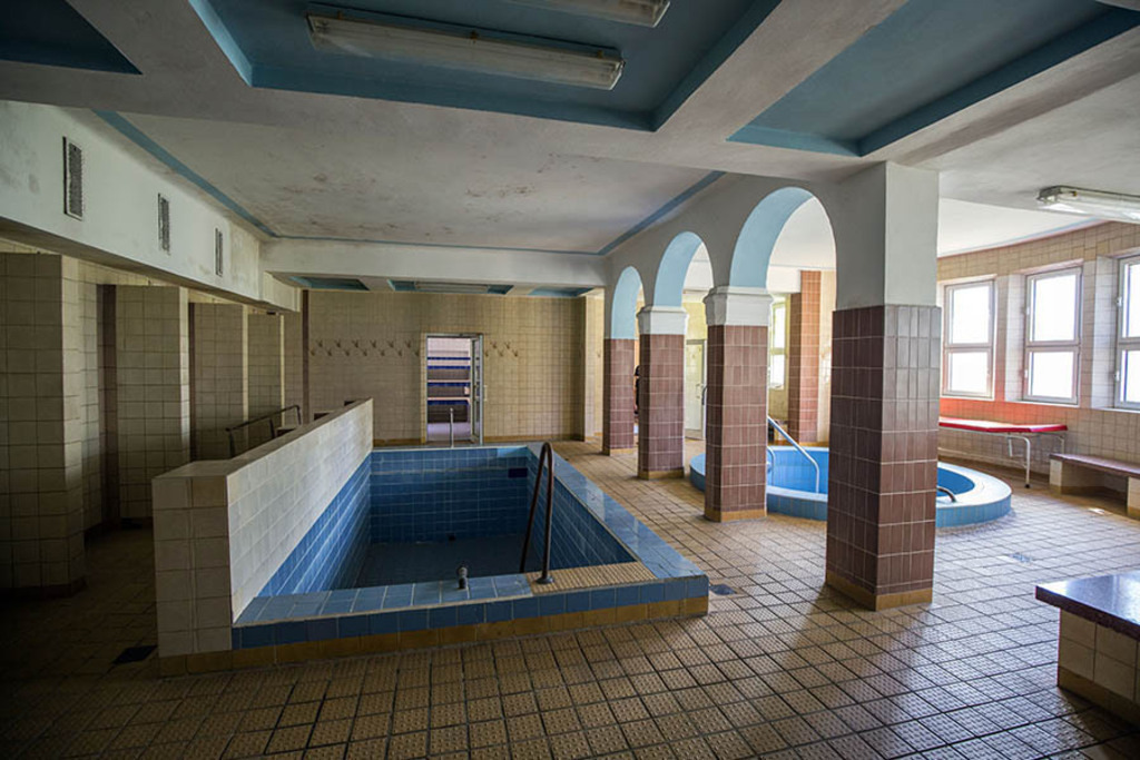 Stadtbad | Entdecke über 20 Kategorien Leipzig-Motive: Foto-Downloads, hochwertige Poster, Leinwand- & Fine-Art-Prints. Jetzt Lieblingsfoto im Bildlexikon Leipzig Shop bestellen!