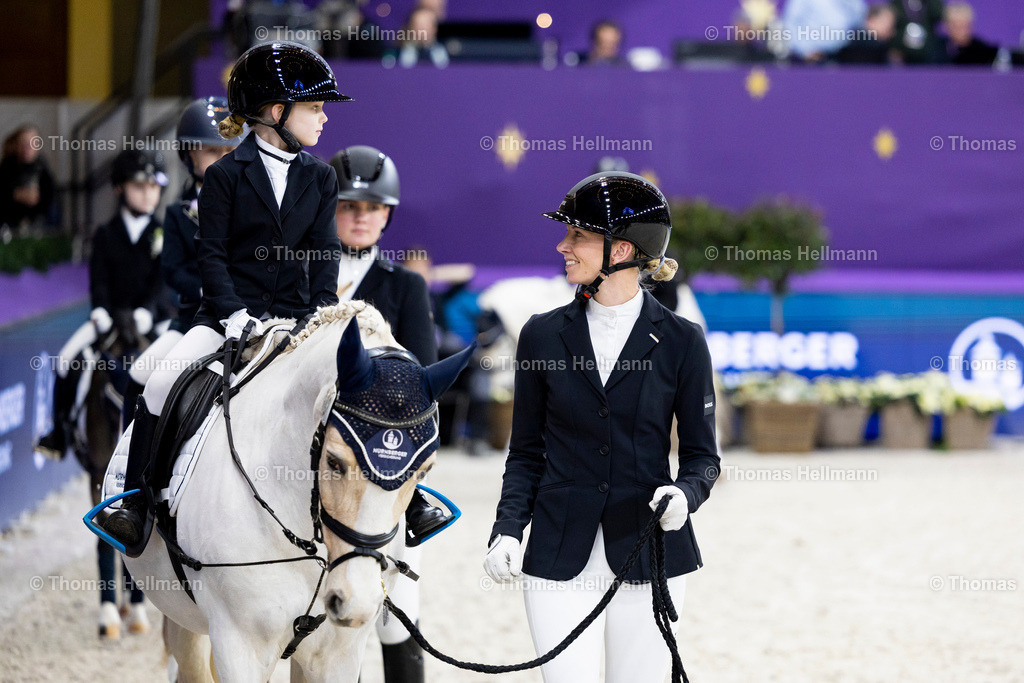 TH_Nürnberger Burgpokal Führzügelwettbewerb_13211 | Nürnberger Burgpokal Führzügelwettbewerb beim Festhallen Reitturnier Frankfurt 2023 am 15.12.23 in Frankfurt, Festhalle