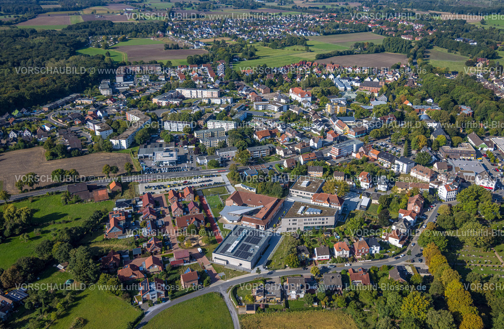 Hamm250900026 | Luftbild, Hochhaus Wohnsiedlung an der Holzstraße, mit Falkschule und Arnold-Freymuth-Gesamtschule, Stadtbezirk Herringen, Hamm, Ruhrgebiet, Nordrhein-Westfalen, Deutschland