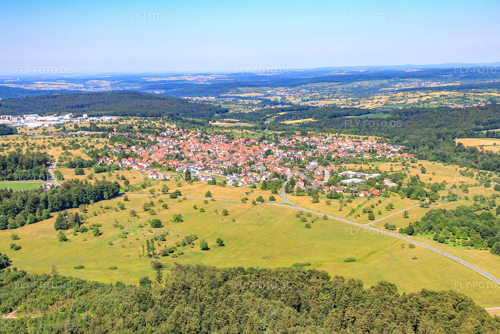 Luftbild: Ortsansicht aus Westen im Ortsteil Ittersbach in Karlsbad im Bundesland Baden-Württemberg in Deutschland. – Foto: IMG_42124.jpg vom 27.06.2011 durch Werner Riehm/FLY-FOTO.de – Auflösung des Originals: 4585 x 3057 px