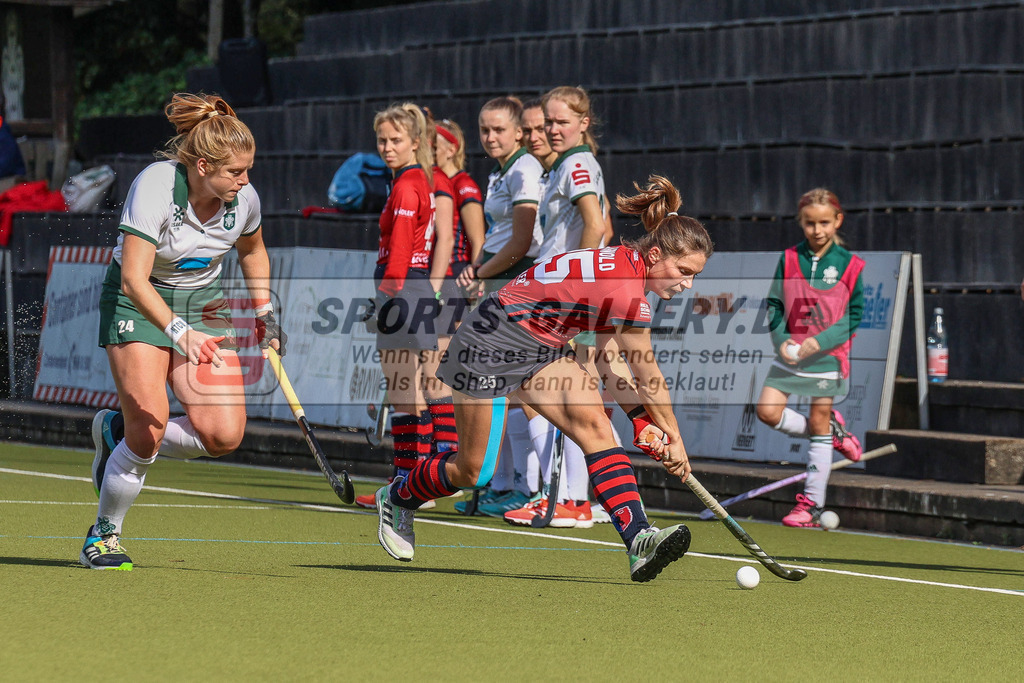 MJ_2022-09-25_HTCU-BHC-10 | Pahila Arnold (Berliner HC #25) &amp; Elena Clococeanu (Uhlenhorst Mülheim #24), Uhlenhorst Mülheim - Berliner HC am 25.9.2022 im Waldstadion, Mülheim a. d. Ruhr