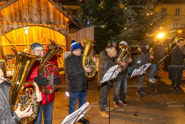 Blasmusikkonzert am Christkindlmarkt | Bildershop von pixelworld.at - Realisiert mit Pictrs.com