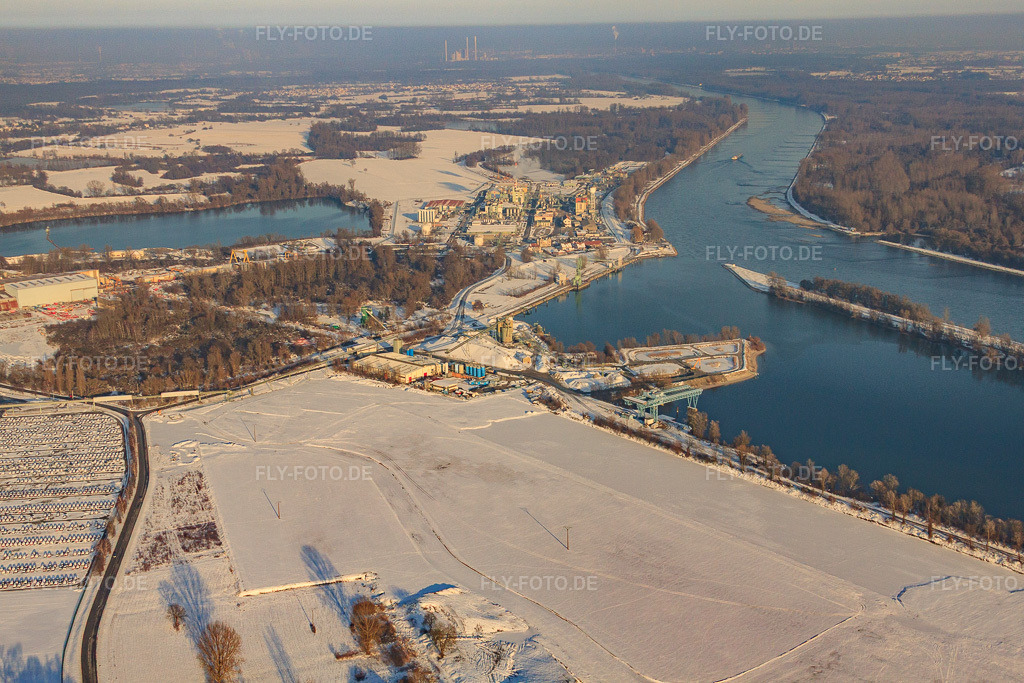 Luftbild: Rheinhafen Lauterbourg Rhine Terminal im Winter bei Schnee aus Südwesten in Lauterbourg im Bundesland Bas-Rhin in Frankreich.Foto: IMG_36592.jpg vom 05.01.2011 durch Werner Riehm/FLY-FOTO.deAuflösung des Originals: 4752 x 3168 pxParis Terminal - La solution multimodale de référence