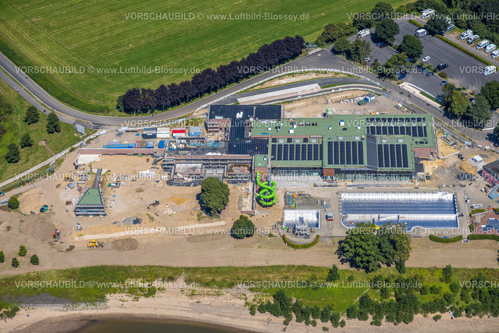 Wesel240802531 | Luftbild, Rheinbad mit Wasserrutsche an der Rheinpromenade, aktuelle Baustelle, Wesel, Ruhrgebiet, Niederrhein, Nordrhein-Westfalen, Deutschland