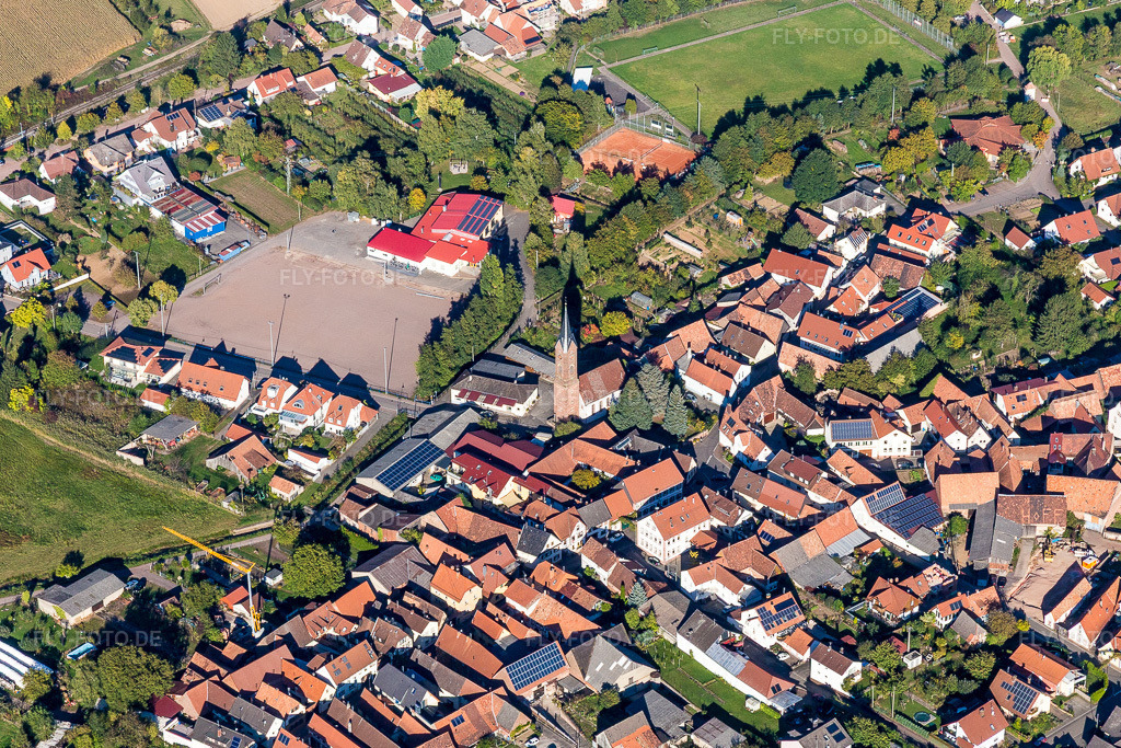 Luftbild: Sportplatz- Fussballplatz im Ortsteil Drusweiler in Kapellen-Drusweiler im Bundesland Rheinland-Pfalz in Deutschland. Foto: IMG_095303.jpg vom 16.10.2016 durch Werner Riehm/FLY-FOTO.de